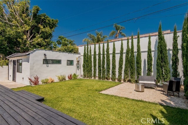 Building Photo - 158 S Formosa Ave