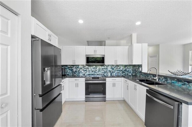 Building Photo - 5228 NW 112th Terrace
