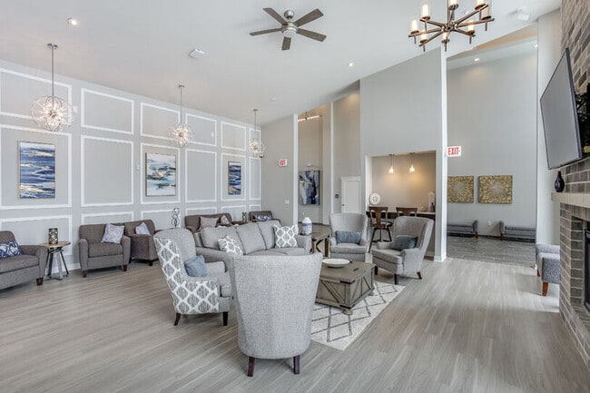 Building Photo - 3960 S Lake Dr