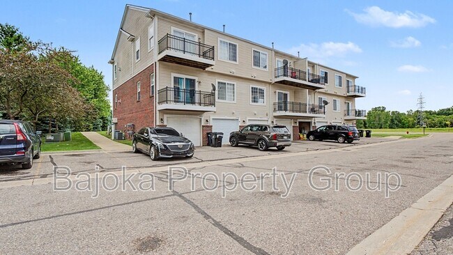 Building Photo - 43018 Burlington Dr