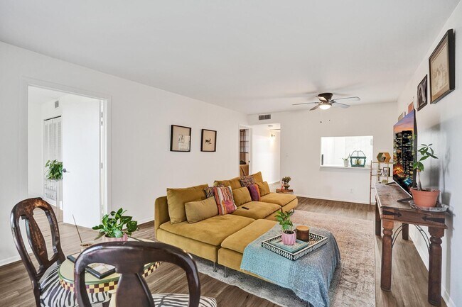 Building Photo - 9460 Tangerine Pl