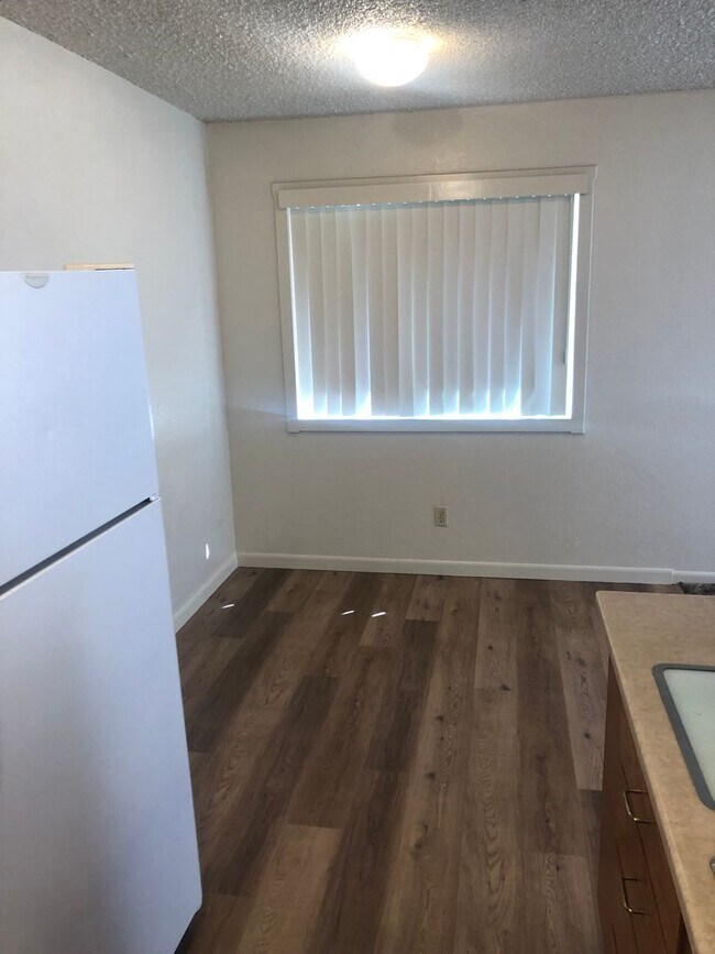 Building Photo - 2512 Standiford Ave