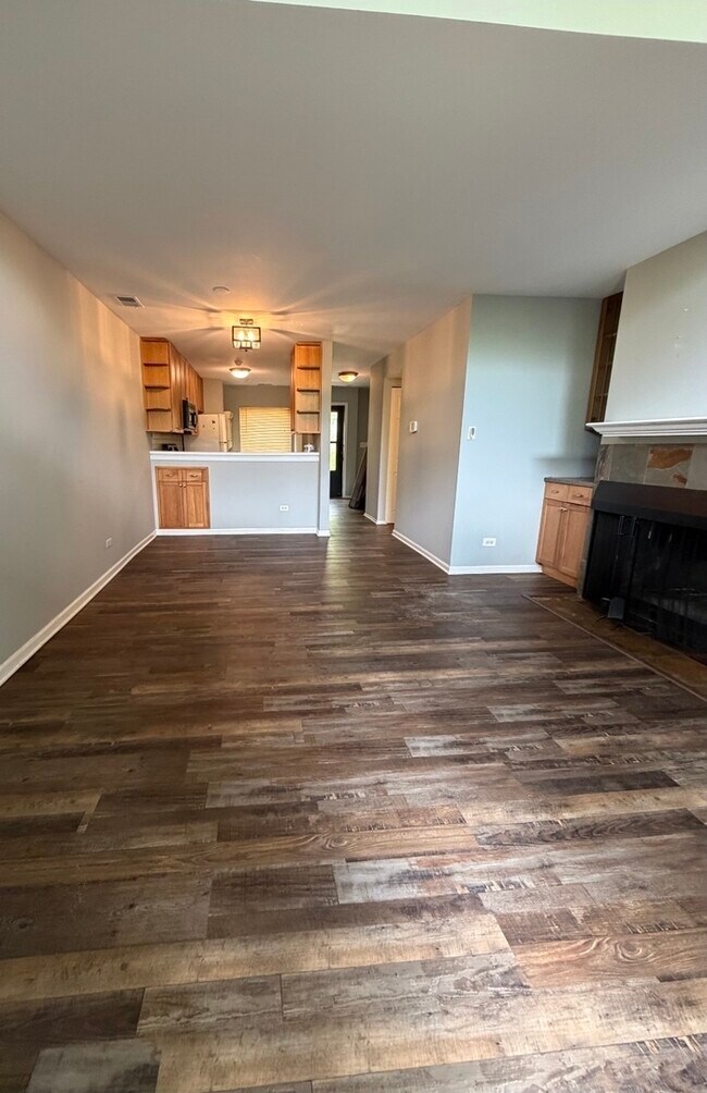 Building Photo - 5915 Meadow Dr