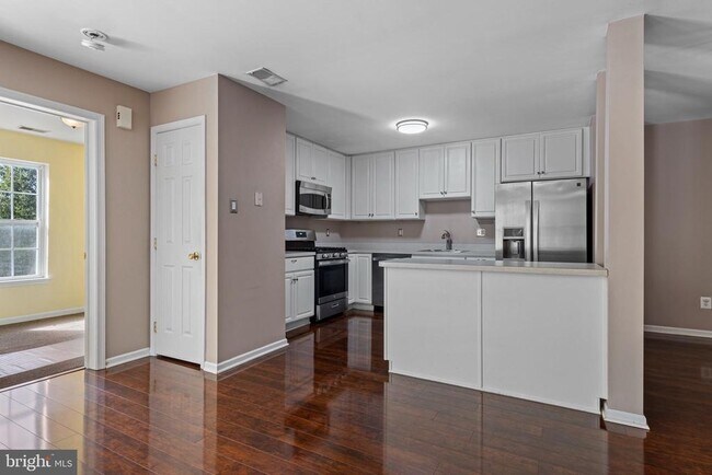 Building Photo - 312 River Birch Cir
