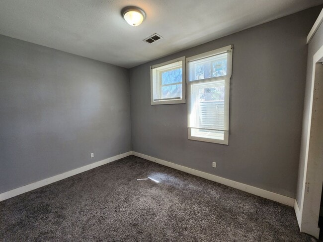 Building Photo - Beautiful 4 bed 2 bathroom house