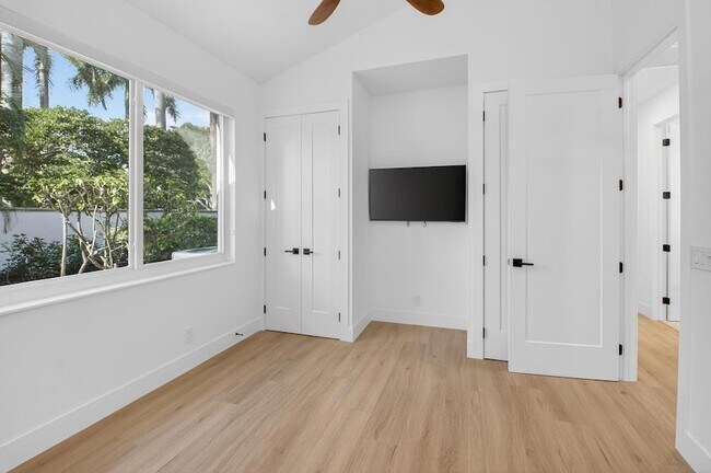 Building Photo - 5537 NW 21st Way