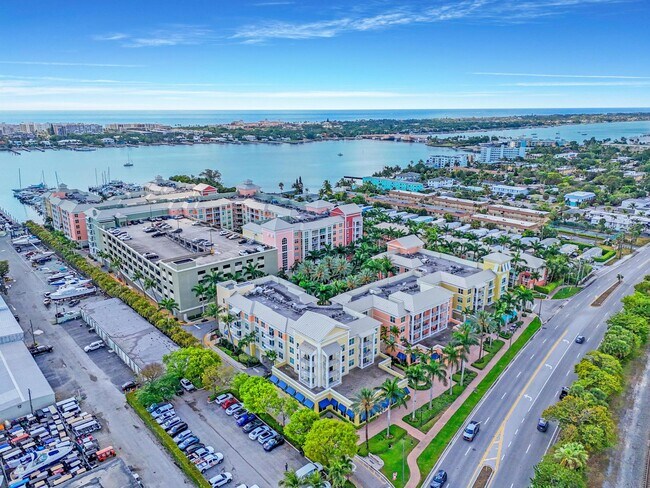 Building Photo - 802 W Windward Way