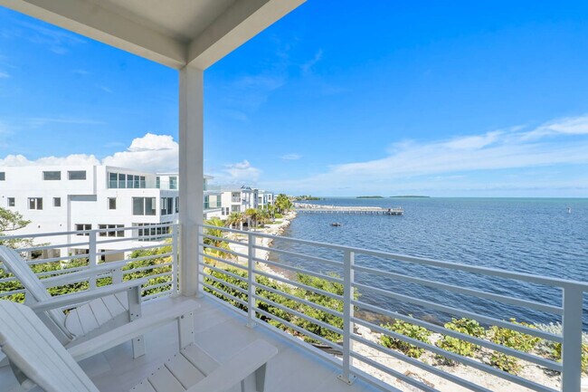 Building Photo - 99 Seaside Ave