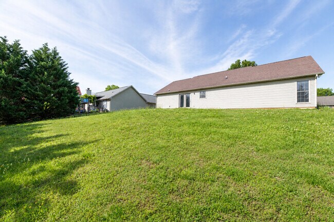 Building Photo - 317 Headrickview Dr