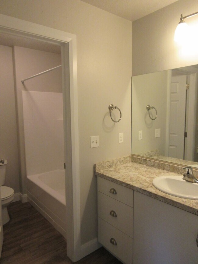 Building Photo - 3 bed -2.5 bath - Newer townhome in the he...