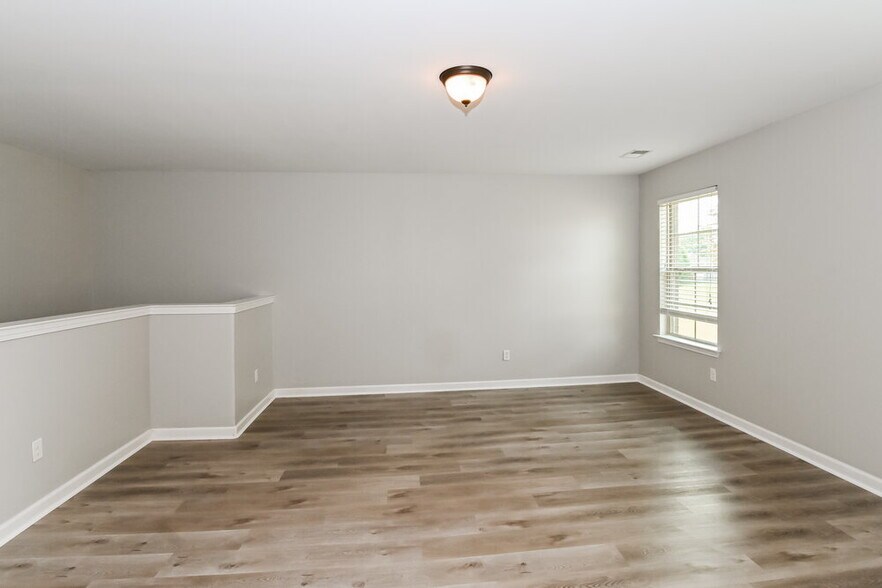 Building Photo - 6092 Vera Ln