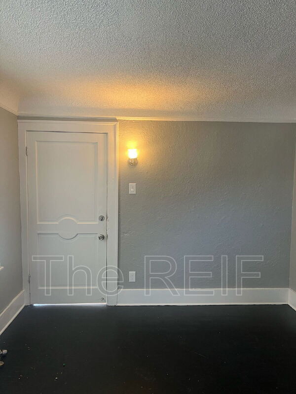 Building Photo - 7543 Lozier Ave