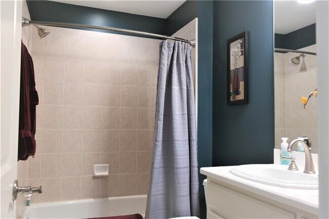 Building Photo - 3475 Roxboro Rd NE