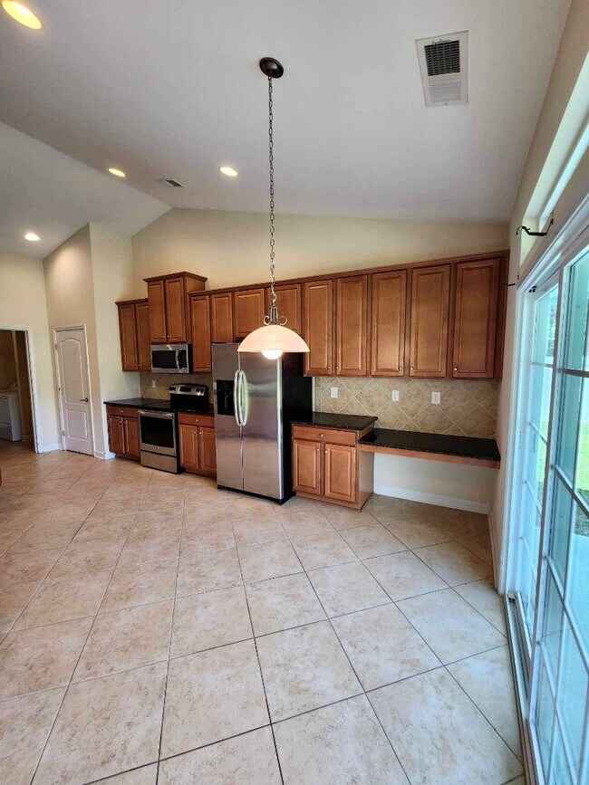 Building Photo - 909 Looking Glass Ct