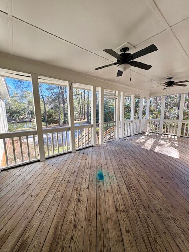 Building Photo - Spacious Five Bedroom Home in Mount Pleasant