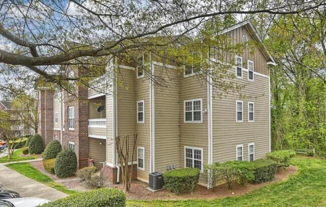 Primary Photo - 9811 Campus Walk Ln