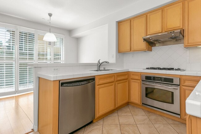 Building Photo - Paseo del Sol Charmer with Private Yard and Community Pool