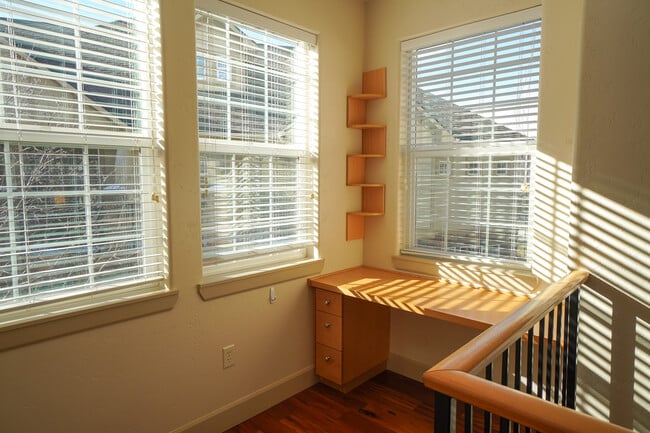 Building Photo - 1254 E Winding Creek Dr