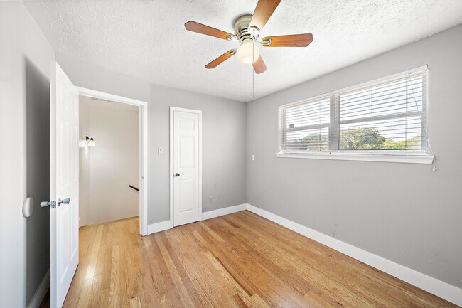 Building Photo - 12104 Burdine St