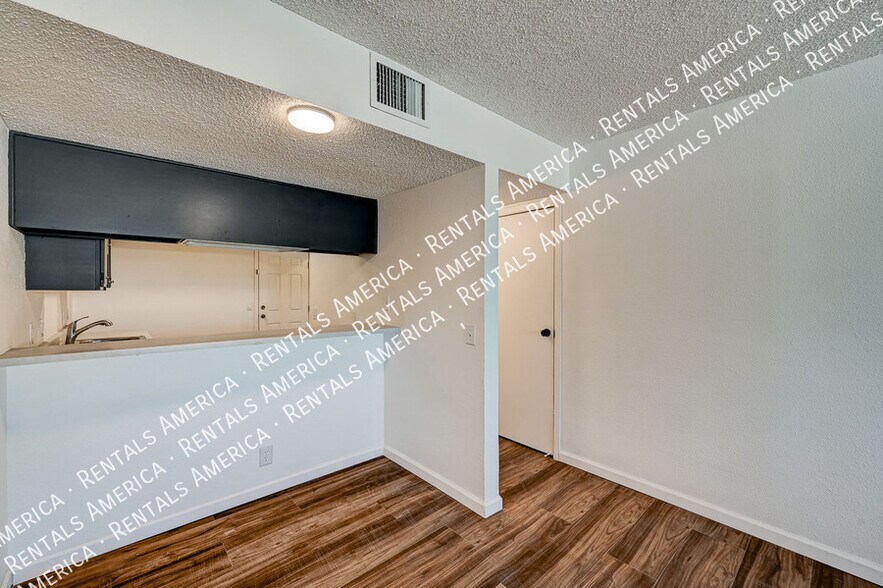 Building Photo - 3411 Center Dr