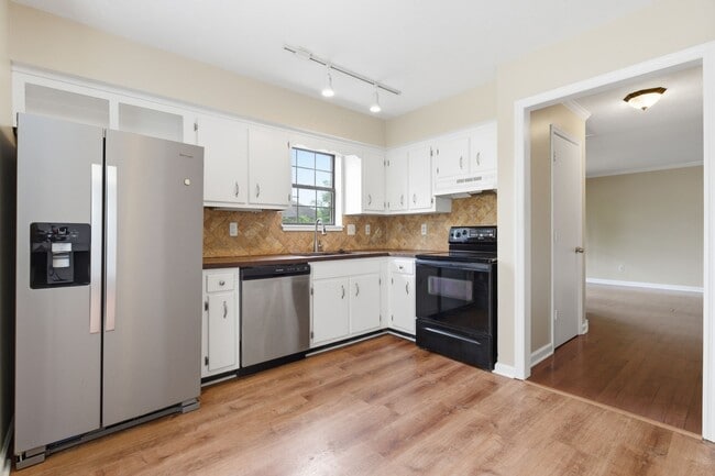 Building Photo - 515 Chesterfield Ave