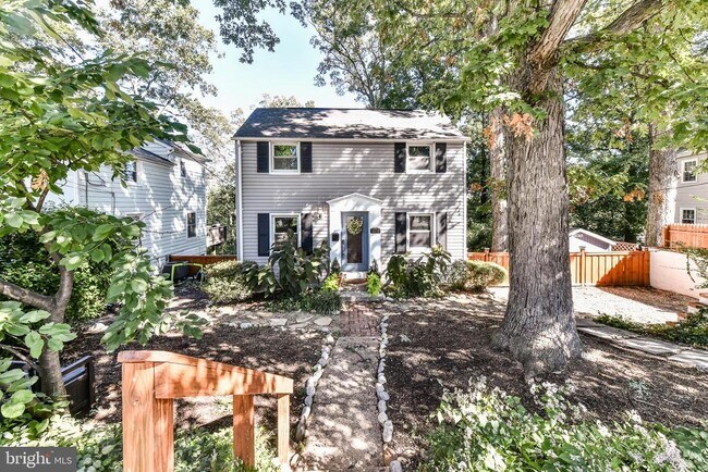 Building Photo - 1028 S Edison St