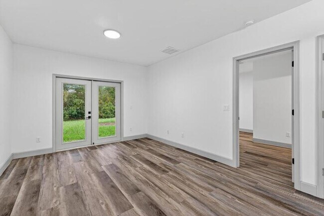 Building Photo - 2252 Fernwood St