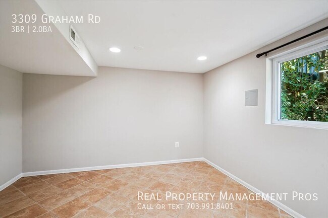 Building Photo - 3309 Graham Rd