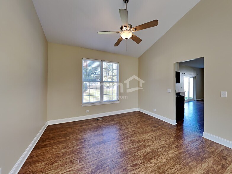 Building Photo - 161 Brookwood Ln W