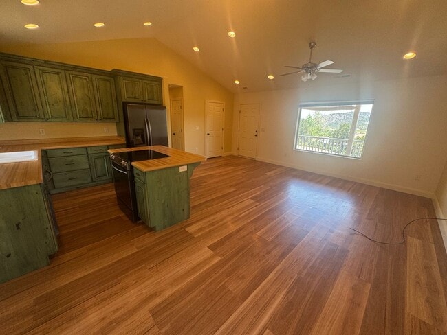 Building Photo - Beautiful 2 Bedroom Home In Central