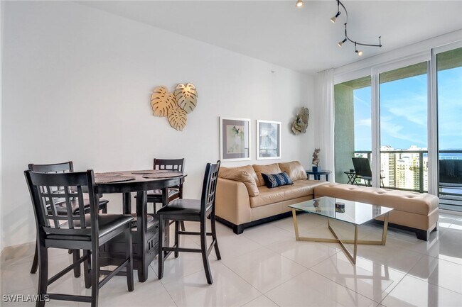 Primary Photo - 3000 Oasis Grand Blvd