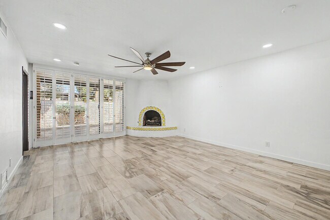 Building Photo - 37210 N Tranquil Trail