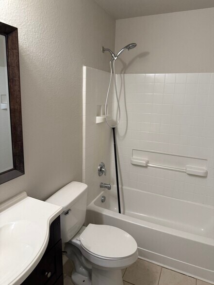 Building Photo - 12416 Sunrise Dr
