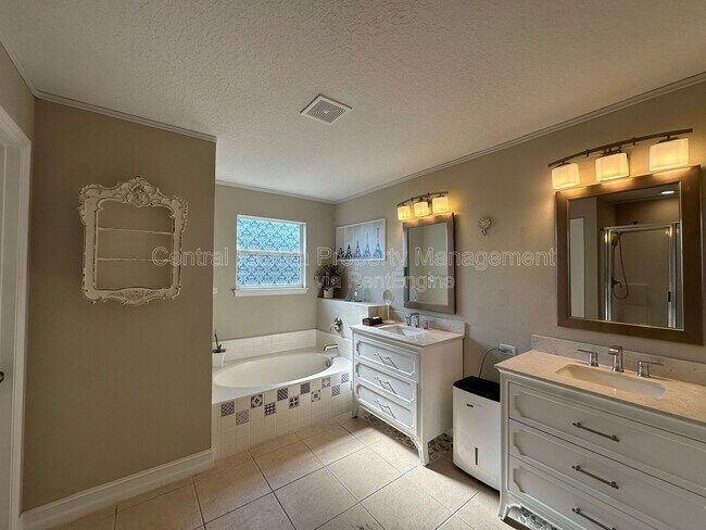 Building Photo - 6979 Bluestem Rd