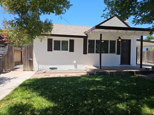 Building Photo - Franklin Triplex - Golden Dev