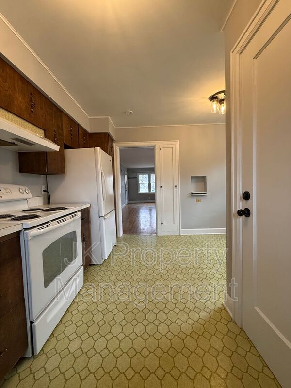 Building Photo - 115 16th St N