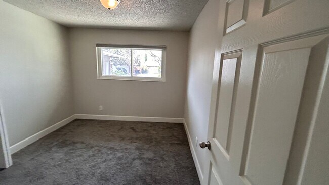 Building Photo - 2960 Cabrillo Dr