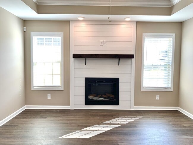 Building Photo - 425 Ayden Ln