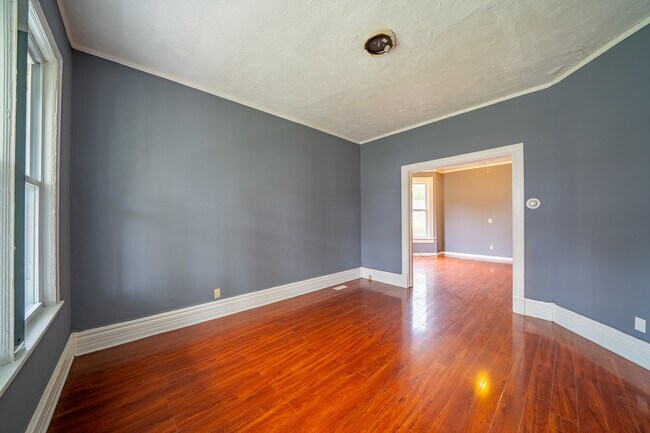 Building Photo - 6828 S Green St