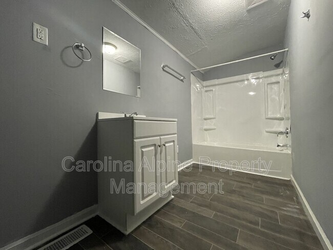 Building Photo - 1015 Fallston Rd