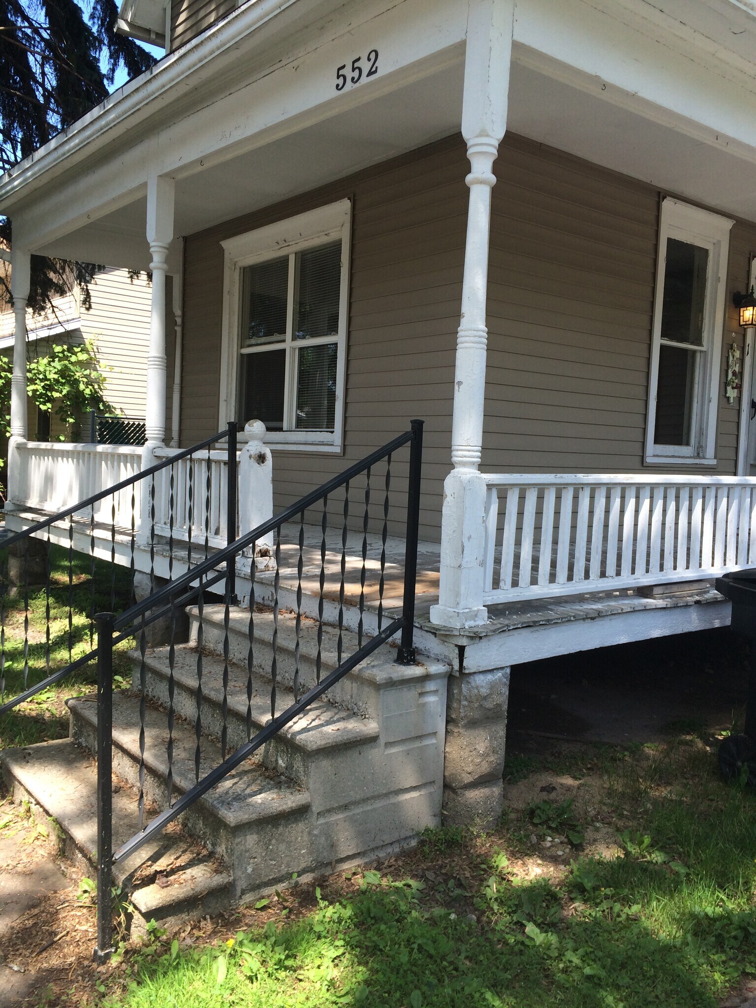 Entrance 1 - 552 N Division St