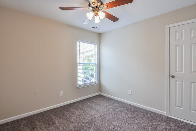 Building Photo - 802 Shefford Town Dr