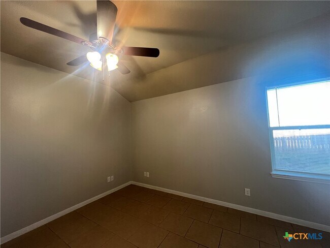 Building Photo - 1401 Loyal Ln