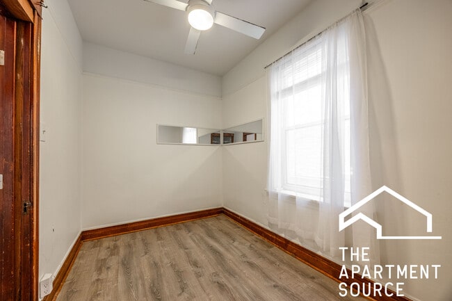 Building Photo - 2132 W Iowa St