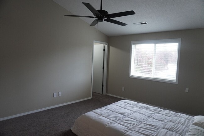 Building Photo - 16409 NE 31st St