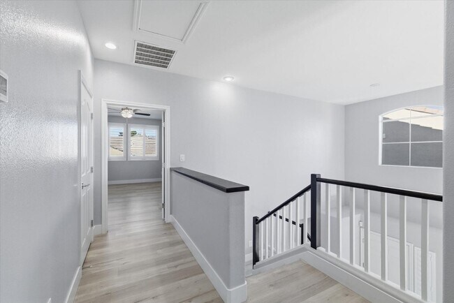 Building Photo - 972 Prestwick St