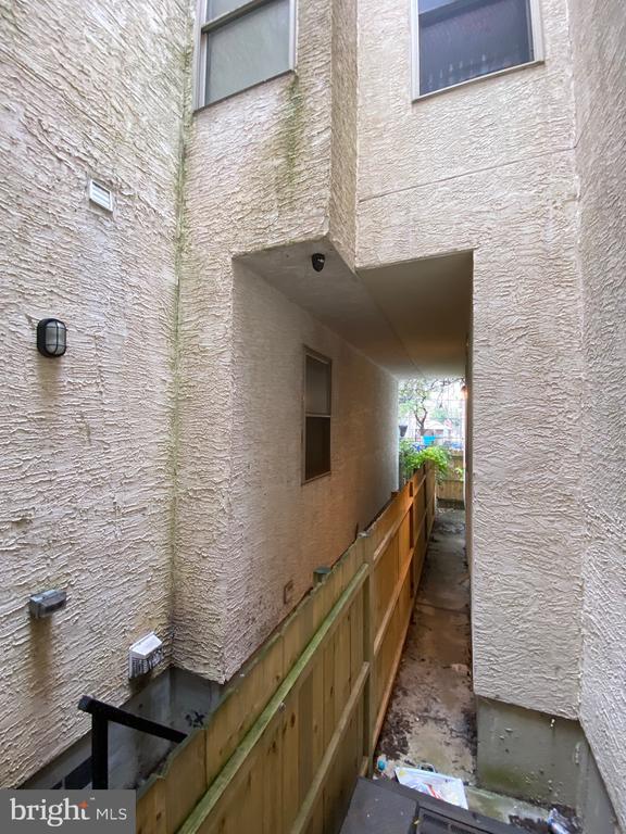 Building Photo - 2020 N Carlisle St