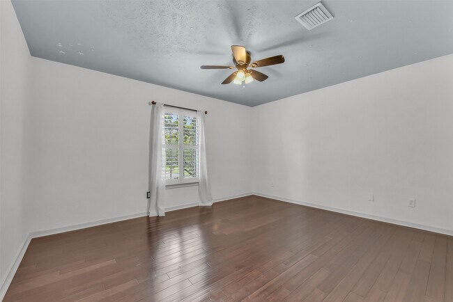 Building Photo - 2111 Riverside Dr