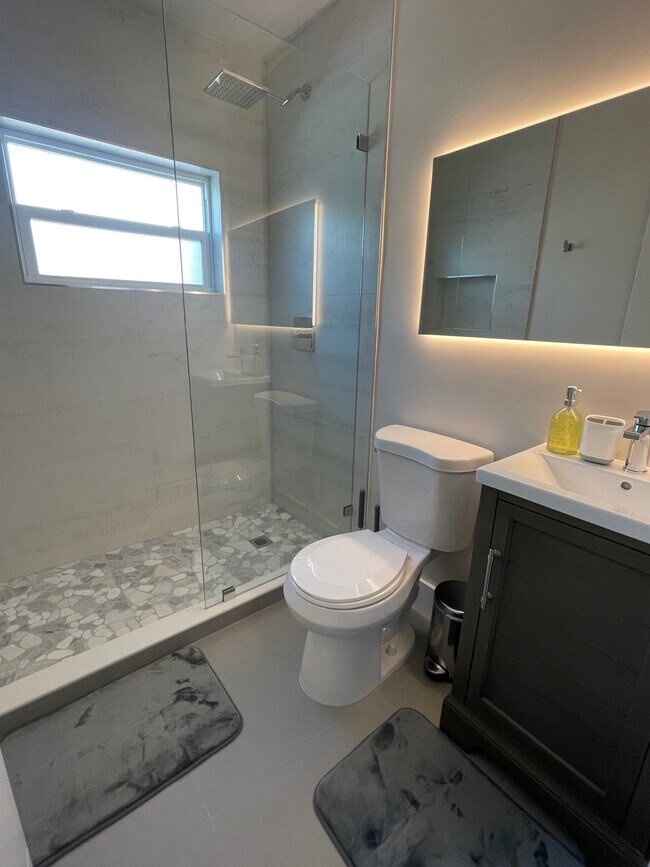 Building Photo - 2100 SW 31st Ave