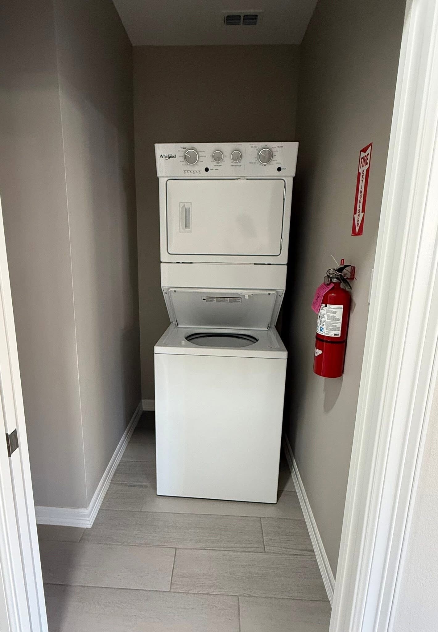 Building Photo - 1412 S Xanthia St